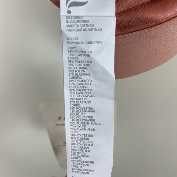 Fabletics NWT All Day Everyday Iridescent Bra II Size Medium - Picture 10 of 13